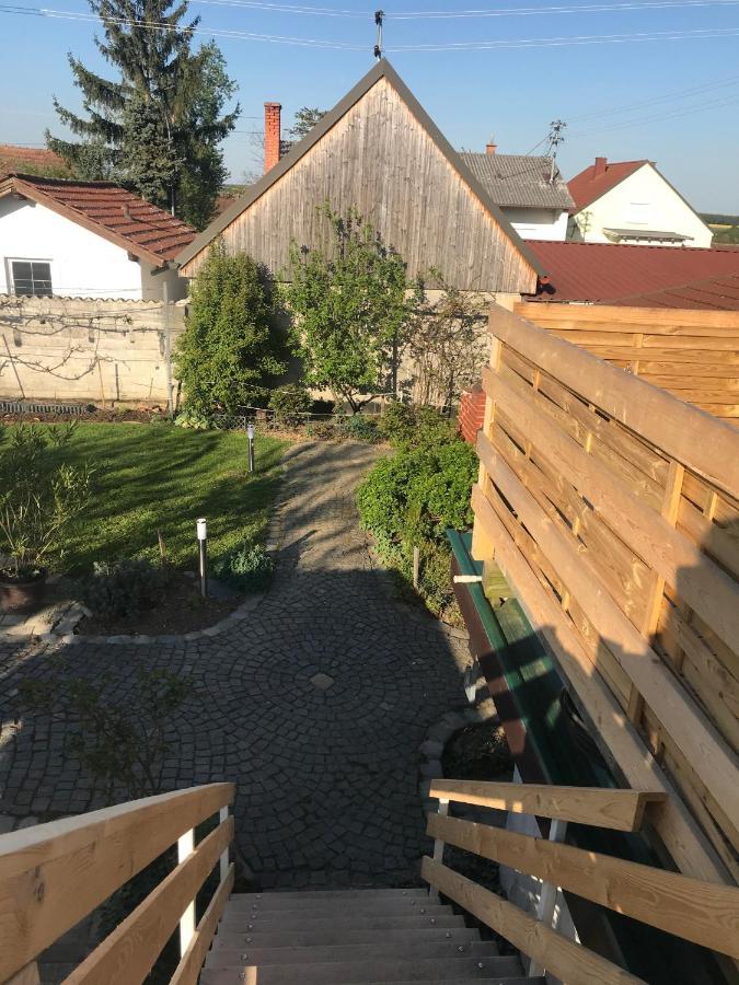 Helle, Offene Dachgeschosswohnung Mit Terrasse Oberloisdorf Екстериор снимка
